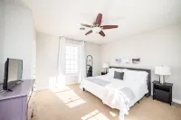 Candy Apple: Family Friendly Downtown LYH Getaway