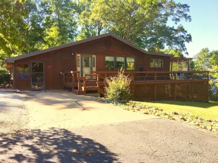 LAKE ACCESS & GREAT VIEWS! MINUTES TO THE WHITE RIVER!! 3 BR/2BA, 1500 sq. ft.