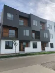 7 minutes to Broadway! Free Parking! Sleeps 6!