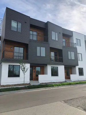 7 minutes to Broadway! Free Parking! Sleeps 6!