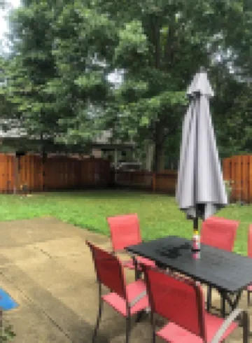 Cozy Brick house - 3 BR,  2 1/2 Bath, fenced in back yard with privacy fence.