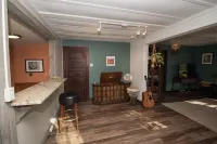 Private bungalow set in the forest Hotels in Hamilton County