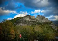 Cozy cabin in lovely Seneca Rocks WV with WiFi, smart TVs and jucuzzi tub