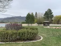 A Cozy Mountain Retreatwith boat parking fun for the whole family.