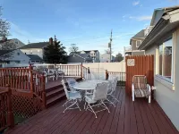 5 Min Walk to Jenkinson's, Ample Parking, Beach Access, Spacious, 4 Bedrooms