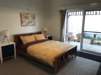 Cosy coastal cottage with all the comforts of home