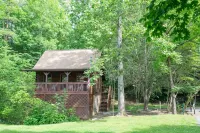 3 minutes to parkway!! Hot tub!! Flat driveway!!