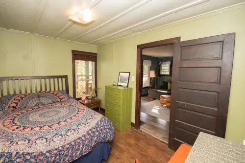 Private bungalow set in the forest Hotels in Hamilton County