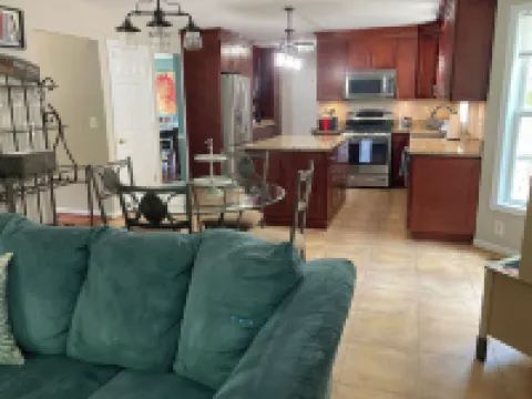 Wooded Hillside Retreat in Waldorf, MD - Top 10% and Guest favorite elsewhere