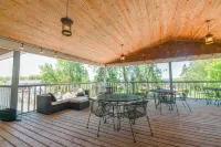 T West Lodging