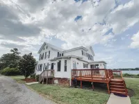 Chesapeake Bayfront Farmhouse with Endless Bay Views
