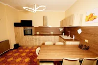 Brand new apartment Arancia with swimming pool and huge balcony 250 meters from the lake