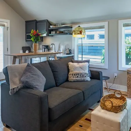 Courtside Cottage - WalkScore 93 - Dog Friendly