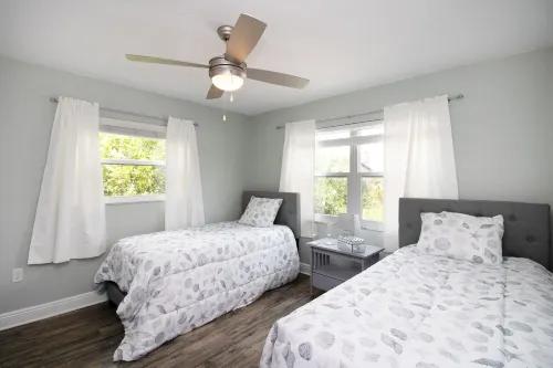 2 Bed, 2 Bath, 1 minute walk to the sand!