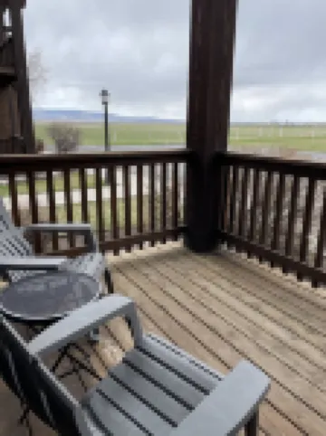 Buffalo Valley - Spacious Condo w/ 1 king bed and 2 queen beds