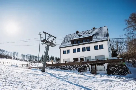 Q-Stall am Poppenberg, Apartment Q4 Отели в г. Брилон