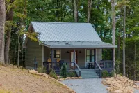 S'mores & More Tiny House - Tracy City