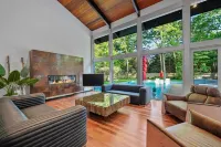 Chic Modern Retreat in the Heart of EH! Pool Open!