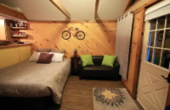 Cozy Cabin in the Heart of it All - Unbeatable Location!