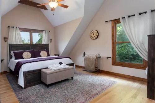 5 STAR accessible cabin, family friendly, pet friendly, long views, NEW hot tub