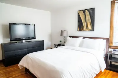 Garage, Fully Fenced Yard, Sleep 7, Walk to Downtown Các khách sạn gần Vertical Dreams
