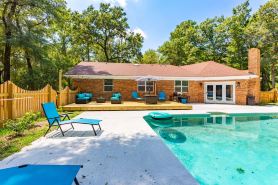 Lrge Golden Isles Home-Huge Pool, Hot Tub, Game Rm