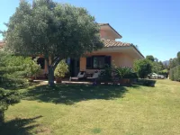 Villa with large garden just a few minutes from the sea, large garden Hotel in zona Spiaggia di Is Figus