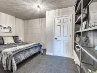 Lakefront Getaway w Boat Slip, Sandy Beach, 2 Living Rooms. Sleeps 12