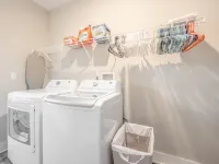 Spacious w/ all King Beds, 15 min from Beach + Downtown, Pup Friendly!