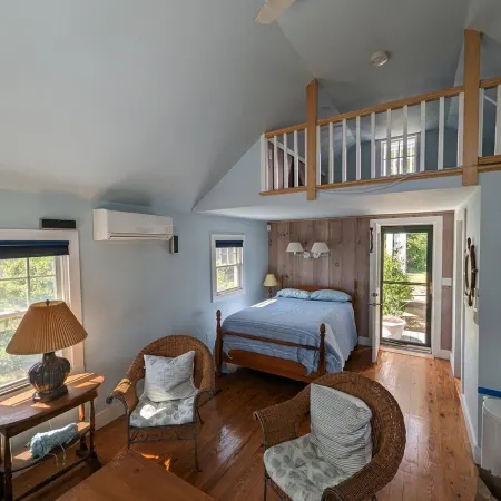 Cozy cottage with Ninigret Pond access and a short walk to the beach