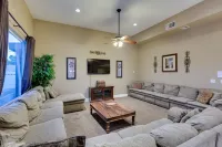 Family Friendly 3600 Sq Ft 5 Bedrooms 4 Bathrooms 3 Miles To Strip