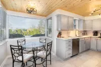 IN-GROUND POOL, Large Private Fenced Yard, Dining Gazebo, Outdoor Kitchen/Bath