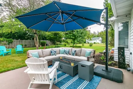 Fall Lake Getaway w/Bicycles & Walkable Neighborhood~ SPIRE/Wineries/BULA Отели в г. Ashtabula County