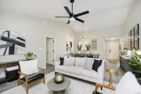 Sweet Creek Retreat-Beautiful Fishers-EV friendly