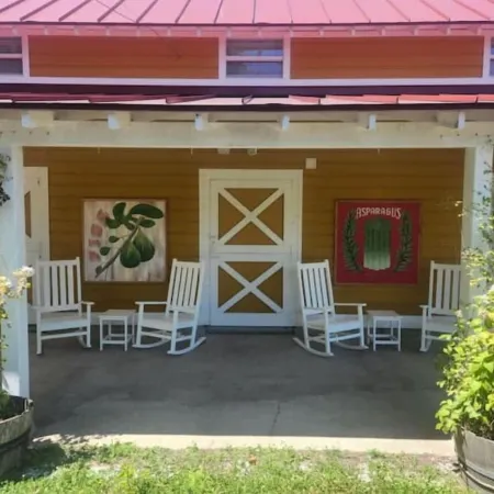 Bacchus Cottage at WIllow Creek Winery