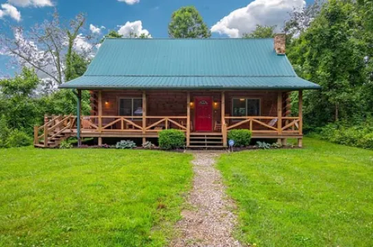 Southern Comfort Cabin- 8 Guests, 3 BR, 2.5 BA, Hot Tub, WiFi- Hocking Hills