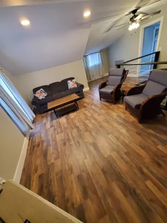 Comfortable 3 Bedroom Home, Free Parking, WIFI Отели в г. Оглейз