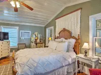 *NEW* Adorable French Country Cottage w/Free Bikes Hotels in Jefferson