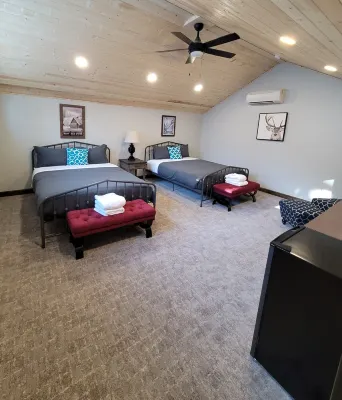 Barndominum, minutes to lake and trails sleeps 14+ Weddings, Events, Retreats