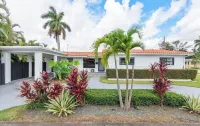 Stunning Tropical Villa - 4 Bedrooms with private pool Hôtels à proximité de : Edmond J. Safra Synagogue