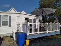 Steps to Beach Entrance #7, 1st floor, 2 Bedrooms, King Bed, Private deck/grill