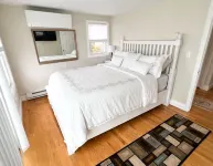 Beautiful 3 bedroom house by the ocean