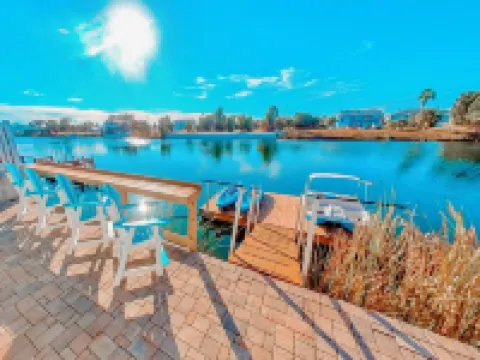 Waterfront Home - GameRoom / Saltwater Pool / Tropical Sunsets / Fish / Swim Hotels in Hernando Beach