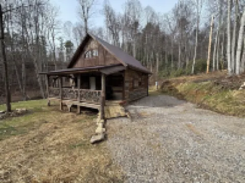 Mountain Hideaway! A Beautiful Creekside Cabin Now With New Lower Rates!