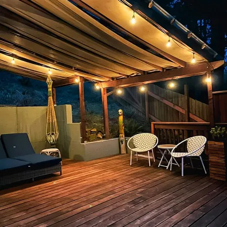 Cozy & Quiet 2 bdrm private Treehouse getaway with Amazing Views minutes from UO
