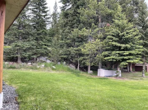 Tweek's Cabin- luxury cabin with yard, fire pit, and hot tub!!!