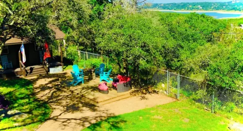 Lake Forest Escape: Secluded Retreat with Breathtaking Lake & Country Views