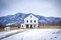 Stargaze on 12 Acres: Hot Tub 55" Fire Pit Grill