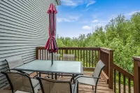 Mountain View Haven - Luxe Townhouse w/ King Suite & Walk-In Closet