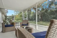 The Executive Villa @ Sun N Lake less than 1 mile to Golf Course and Hospital